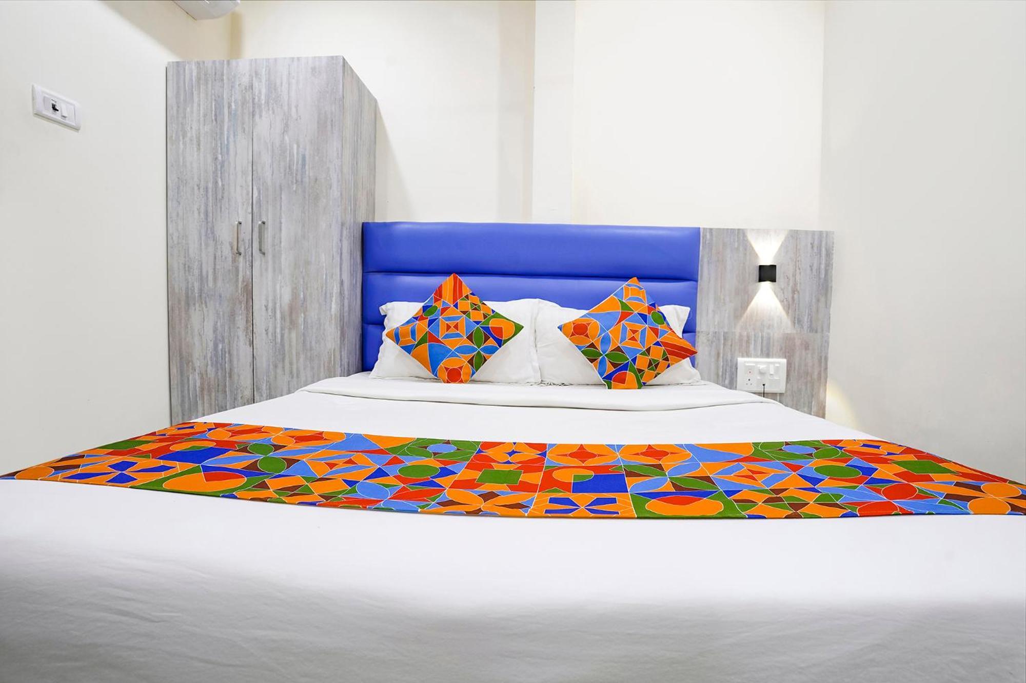 Fabexpress Good Luck Residency - Nr Nesco Exhibition Center Hotel Mumbai Exterior photo
