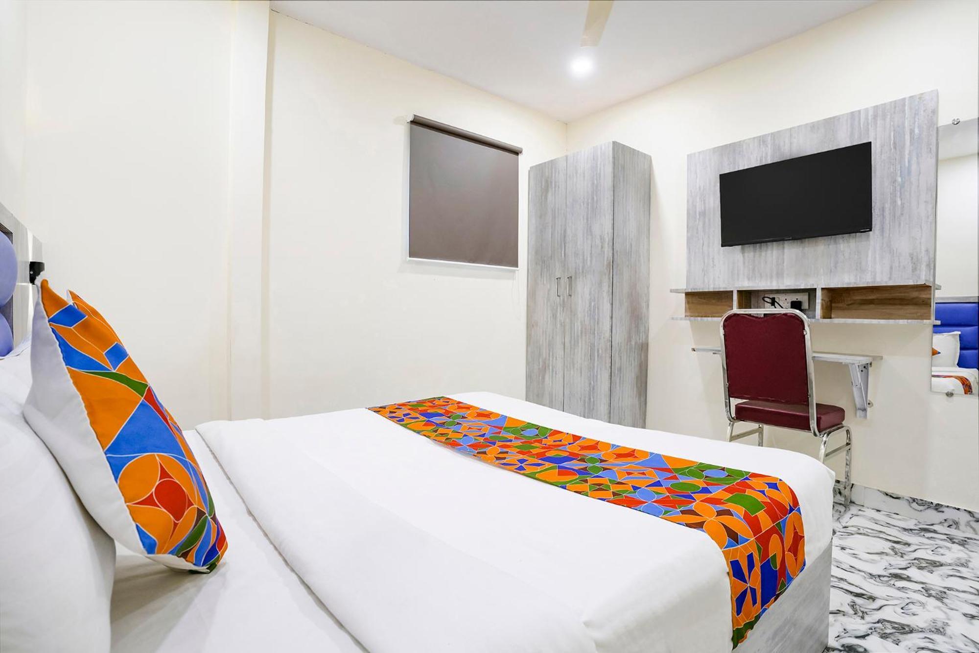 Fabexpress Good Luck Residency - Nr Nesco Exhibition Center Hotel Mumbai Exterior photo