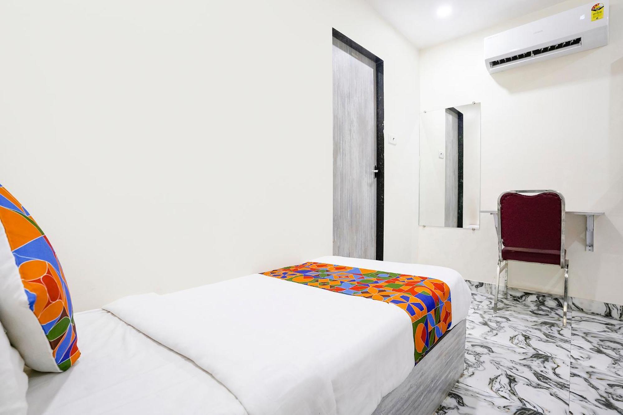 Fabexpress Good Luck Residency - Nr Nesco Exhibition Center Hotel Mumbai Exterior photo