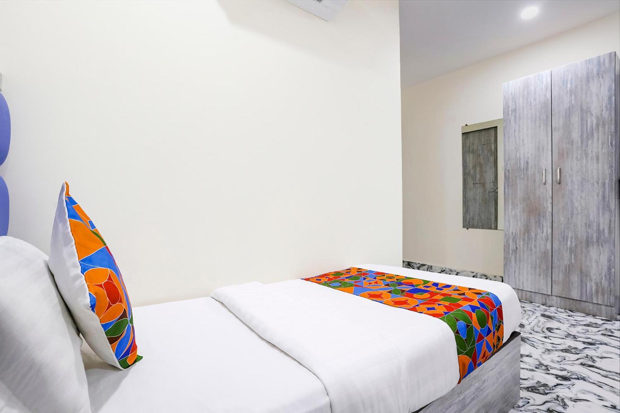Fabexpress Good Luck Residency - Nr Nesco Exhibition Center Hotel Mumbai Exterior photo