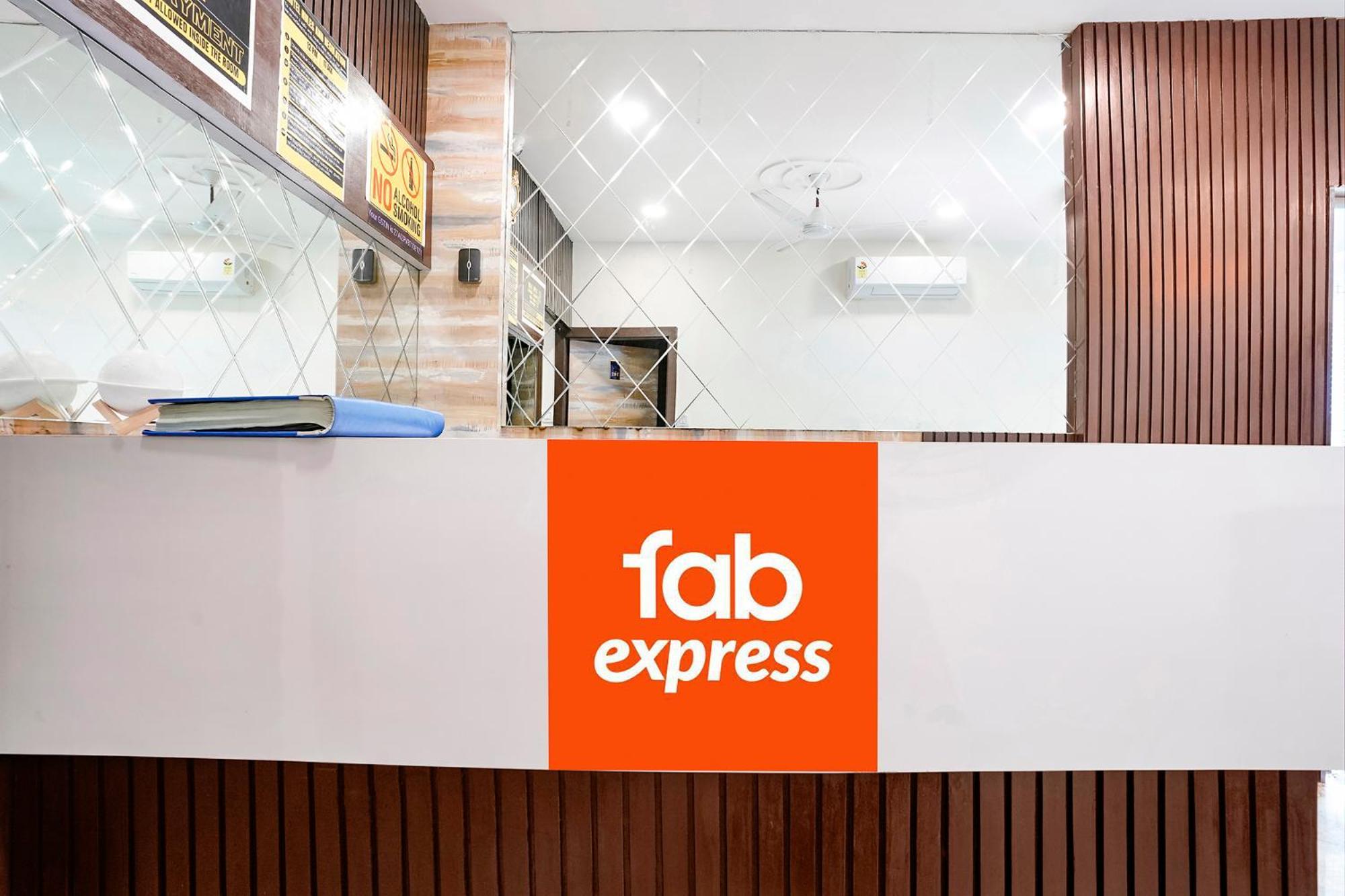 Fabexpress Good Luck Residency - Nr Nesco Exhibition Center Hotel Mumbai Exterior photo